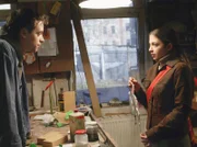 Arzu (Arzu Bazman) sucht Frank (Frédéric A. Komp) in der Möbelwerkstatt auf, um ihm zu erklären, dass sie keine Zukunft miteinander haben werden. Zu stark sind ihre Gefühle für Philipp.