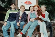 Die Kinder vom Alstertal, v.l.:  Timo (Marco Soumikh), Tobias (Tim Küchler), Kiki (Thuy-Anh Cao), Hexe (Marleen Lohse) und Lisa (Katharina Wäschenbach).