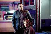 Sheldon Hawkes (Hill Harper) und Camille Jordanson (Lesley-Ann Brandt) sind knapp dem Tod entkommen: Als die Beiden an einem Imbisswagen Essen bestellen wollten, explodierte eine Bombe.