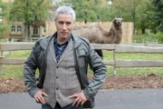 Der neue Zoodirektor Dr. Roman Blum (Ralph Herforth).