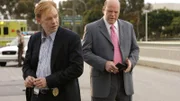In einem unterirdischen Tunnel, der von einer Baustelle zu dem Tresorraum einer Bank führt, wird eine Leiche gefunden. Horatio (David Caruso, l.) und Det. Tripp (Rex Linn) beginnen mit den Ermittlungen.