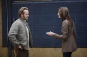 Kate (Stana Katic, r.) und ihr Team verdächtigen Marcus Gates (Lee Tergesen, l.) des Mordes. Es gibt nur ein Problem, denn er hat ein Alibi ...