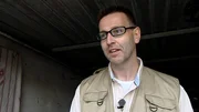 Der Lackierer Stefan möchte sich selbstständig machen und erhofft sich von Verkaufsprofi Dete Unterstützung beim ertrödeln des Startkapitals.