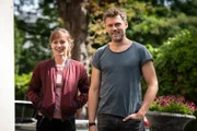 L-R: Caro Belzig (Franziska Wulf); Elias Decker (Jens Atzorn)