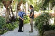 Versuchen alles, um den Mörder von Ian Adams dingfest zu machen: Steve (Alex O'Loughlin, r.) und Danny (Scott Caan, l.) ...