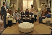 Ein ganz besonders Thanksgiving: (v.l.n.r.) Barney (Neil Patrick Harris), Blitz (Jorge Garcia), Lily (Alyson Hannigan), Marshall (Jason Segel), Robin (Cobie Smulders), Zoey (Jennifer Morrison) und Ted (Josh Radnor) ...