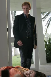Und wieder hat der Serienm&ouml;rder zugeschlagen: Lt. Horatio Caine (David Caruso) untersucht den Tatort ...