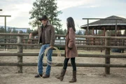 John Dutton (Kevin Costner) und Monica Dutton (Kelsey Asbille)