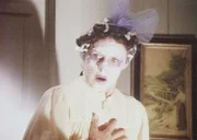 Mrs. Oleson (Katherine MacGregor) hofft, mit einem alten Kosmetikrezept von Kleopatra ihrer Schönheit nachzuhelfen.