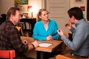 Vera und Gregor diskutieren mit Ludwig über eine Sexszene in seinem neuen Roman. Von links: Gregor (Holger Matthias Wilhelm), Vera (Sybille Waury) und Ludwig (Martin Wenzl).