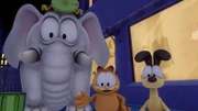 Garfield und Odie versuchen den Elefanten Shrimpy zu tarnen, da dieser bereits von der Polizei gesucht wird.