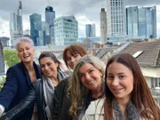 Die Kandidatinnen von links: Dorothea, Masha, Christina (Chrisi), Petra und Selin. Die Verwendung des sendungsbezogenen Materials ist nur mit dem Hinweis und Verlinkung auf RTL+ gestattet.
