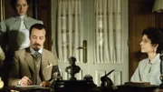 L-R: Alicia Alarcón (Amaia Salamanca), Javier Alarcón (Eloy Azorín), Doña Teresa (Adriana Ozores)