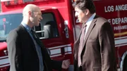 Detective Thomas "TJ" Jaruszalski (Corey Stoll, l.) und Deputy D. A. Ricardo Morales (Alfred Molina) suchen einen flüchtigen Amokläufer, der sieben Menschen auf dem Gewissen hat.