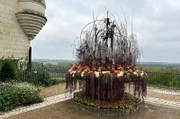 Einmal im Jahr lädt Frédéric Dupré die besten Floristinnen und Floristen in das Schloss Chaumont-sur-Loire ein, um mit ihnen das Gebäude in ein Blütenmeer zu verwandeln.