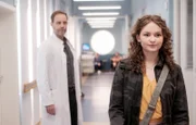 ARD/MDR IN ALLER FREUNDSCHAFT FOLGE 923, "Wennschon - Dennschon", Dr. Kai Hoffmann (Julian Weigend) freut sich als sein Patient Luka Krause Besuch von seiner Freundin bekommt. Doch ihm schwant, dass Merle (Greta Bohacek) keine Ahnung davon hat, dass Luka als Mädchen geboren wurde und warum er hier in der Sachsenklinik ist.