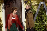 Maria und Gregor freuen sich, dass sie einander begegnen. Von links: Maria Kirchleitner (Daniela März) und Gregor Brunner (Holger M. Wilhelm).