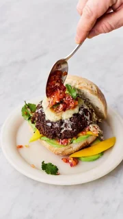 Burger aus schwarzen Bohnen
