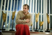 Wer hat die junge Lehrerin umgebracht? War es der kontaktscheue, einsame Arne Pohl (Thomas Limpinsel), der Julia ständig anrief und ihr heimlich auf die Kuschelparty folgte, weil er in sie verliebt war?