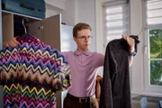 Gustav (Tamino Schenke) geht Reena aus dem Weg, nicht nur, weil er nichts zum Anziehen hat.