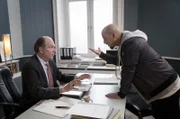 Markus Gellert (Herbert Knaup, l.); Dogan Özdil (Herbert Knaup, r.)