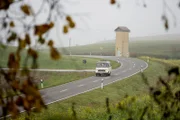 Mit dem Oldtimerbus und winterlichem Nebel geht es zu Michaela Frick auf den Kartoffelhof Frick in Pfullendorf (BW).