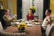 Während Carlos und Gaby einen Psychiater aufsuchen, bekommen Bree (Marcia Cross, M.) und Keith (Brian Austin Green, r.) überraschend Besuch von Orson (Kyle MacLachlan, l.), der Probleme mit sich bringt ...