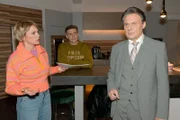 Yvonne (Gisa Zach) und Moritz (Lennart Borchert, M.) sind von Gerners (Wolfgang Bahro) aggressivem Verhalten befremdet.