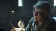 Dr. Eva Kreissl vom Landesmuseum Joanneum in Graz untersucht Schluckbildchen des heiligen Schutzpatrons Salvator. Das Schlucken dieser Bildchen sollte dem Kranken Heilung bringen.