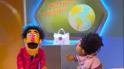 Amira hat einen Stoffbeutel in Rüdigers Show mitgebracht.