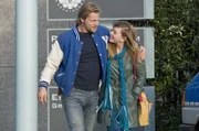 Als Mick (Henning Baum) den neuen Freund seiner Tochter Isabelle (Luise Risch) überprüft, entdeckt er einige Dinge, die ihn keineswegs erfreuen.