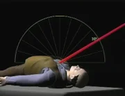 Die genaue Arbeit des Forensik-Teams ergibt, dass der tödliche Schuss aus mindestens einem Meter Entfernung abgefeuert wurde.