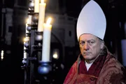 Bei der Totenmesse für den verstorbenen Papst Innozenz VIII hält Rodrigo Borgia eine mitreißende Predigt.