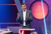 Moderator Florian Weber testet im SWR Wissensquiz "Meister des Alltags" die Alltagstauglichkeit seiner prominenten Kandidat:innen. Den Gewinn spendet "Meister des Alltags" einem guten Zweck.