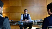 LKA-Ermittlerin Ursula Thern (Nina Kunzendorf, re.) und ihr Kollege Mario Kreuzer (Carlo Ljubek, li.) haben den Bankangestellten Simon Dreher (Benjamin Sadler) in Verdacht an Geldwäsche beteiligt zu sein.