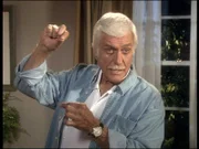 Mark (Dick Van Dyke) und sein Team haben einen Mordfall aufzuklären, der während einer Fernsehübertragung, von den Kameras unentdeckt, geschah.