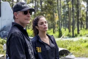 Kursänderung: Der Absturz eines Privatflugzeugs hinterlässt keine Überlebenden. Pride (Scott Bakula, l.) und Gregorio (Vanessa Ferlito, r.) müssen herausfinden, warum dem Piloten kurz vor der Landung in den Kopf geschossen wurde ...