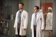 Zurück in Houses Team: Chase (Jesse Spencer, l.) und Taub (Peter Jacobson, r.) ...