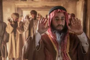 Muhammad ibn Abd al-Wahhb (Jody Abrahams) entwickelt eine strikte Lehre des Islam, die jeden, der sich nicht an die Regeln hält, zum Ungläubigen erklärt.