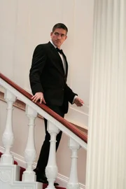 Reese (Jim Caviezel)