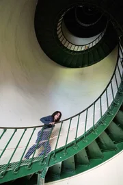 Léna (Marie Dompnier) findet sich im Traum immer im Leuchtturm wieder.
