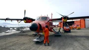Die Twin Otter der chilenischen Luftwaffe ist die einzige Verbindung zur Außenwelt. Die Forscher auf King George Island leben extrem isoliert.