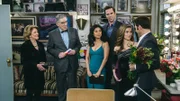 (v.l.n.r.) Judy (Linda Lavin); Harry (Elliott Gould); Eve (Liza Lapira); Andrew (David Walton); Kim (Brooke Lyons); Josh (Mark Feuerstein)