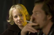 Nach wie vor tut sich Mick (Henning Baum, r.) schwer damit hinzunehmen, dass "seine" Lisa (Floriane Daniel, l.) einen anderen heiraten will ...