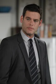 In einem Mordfall, sieht sich das CBI-Team gezwungen, mit FBI Agent Gabe Mancini (Ivan Sergei) und seinen Kollegen zusammenzuarbeiten ...