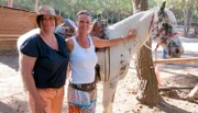 Die Passagierinnen Babsi Geller und Christine Bauer beim Reiten auf der Open Ranch in Martigues.