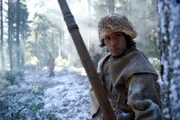 Der Bogen war die erste Waffe, mit der es möglich war, Feinde aus der Distanz anzugreifen. (Reenactment)
