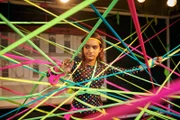 Reena (Sophia Leonie Mauritz) ist in Not. Eine Idee des Theatermoduls hat sie im wahrsten Sinne des Wortes gefesselt.