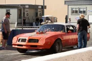Farmtruck (l.) and AZN prep for the race.