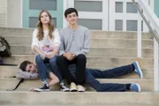 Dylan DiMeo (Kyla Kenedy, l.); Brandon (Felix Avitia, r.); Ray DiMeo (Mason Cook, unten)